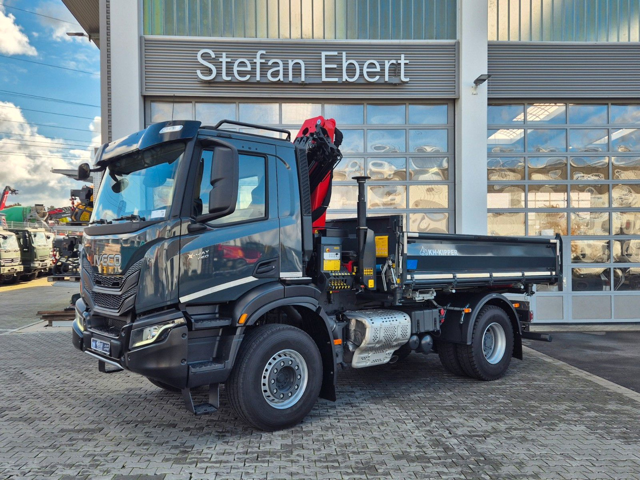 Iveco AD200X46/P HR OFF Palfinger PK 12.501 Funk AHK - Tipper, Crane truck: picture 4 Iveco AD200X46/P HR OFF Palfinger PK 12.501 Funk AHK - Tipper, Crane truck: picture 4