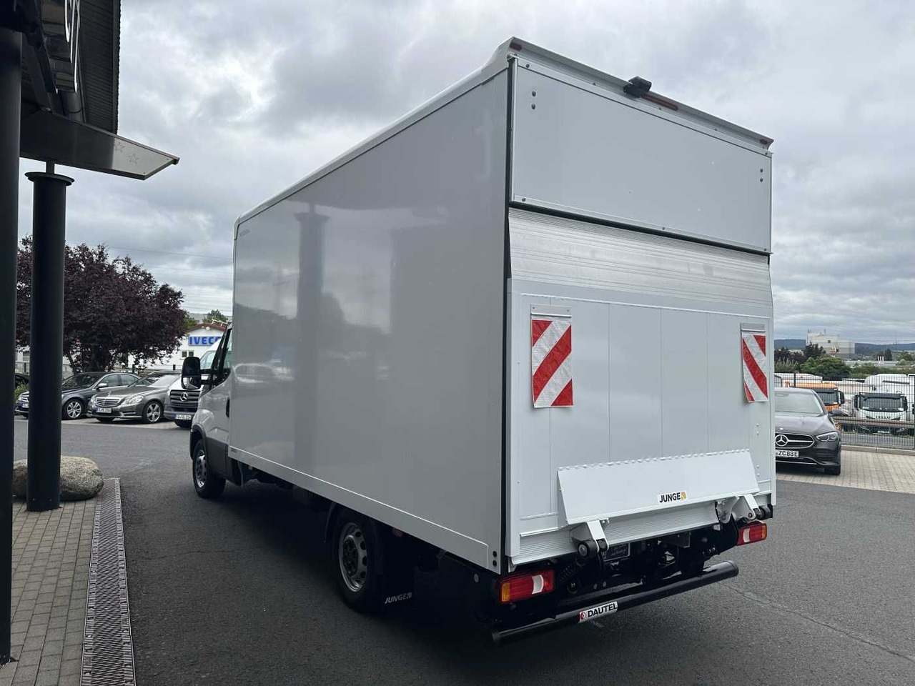 Iveco Daily 35S16 HA8/P Koffer *R4.100mm* LBW*Luft* - Box van: picture 5 Iveco Daily 35S16 HA8/P Koffer *R4.100mm* LBW*Luft* - Box van: picture 5