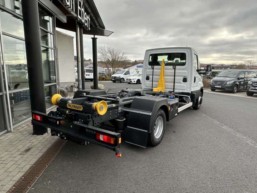Iveco Daily 70C18 3.0L Abrollkipper *AHK*Luft*Sperre* - Hook lift truck: picture 5 Iveco Daily 70C18 3.0L Abrollkipper *AHK*Luft*Sperre* - Hook lift truck: picture 5
