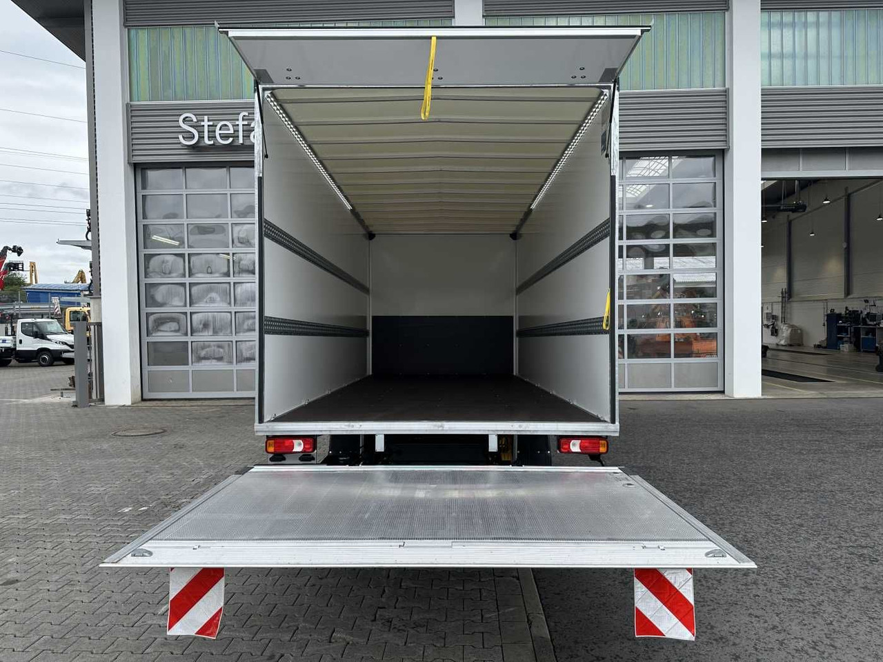 Lease a  Iveco Daily 70C18 HA8 *R5.100mm*LBW*Luft*Automatik* Iveco Daily 70C18 HA8 *R5.100mm*LBW*Luft*Automatik*: picture 7