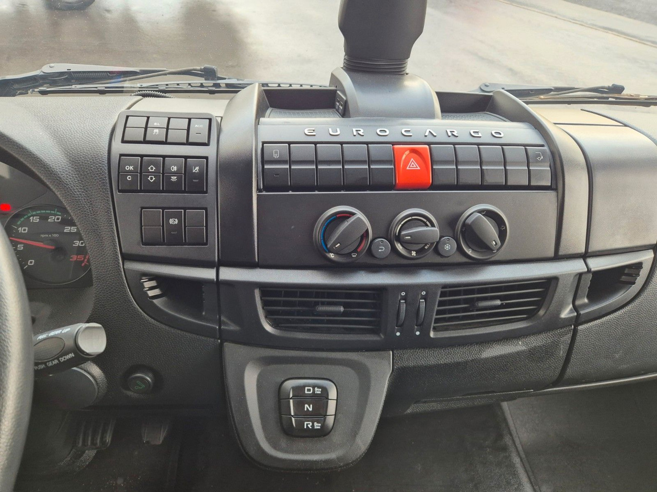 Box van Iveco Eurocargo 75-210 Koffer LBW: picture 24