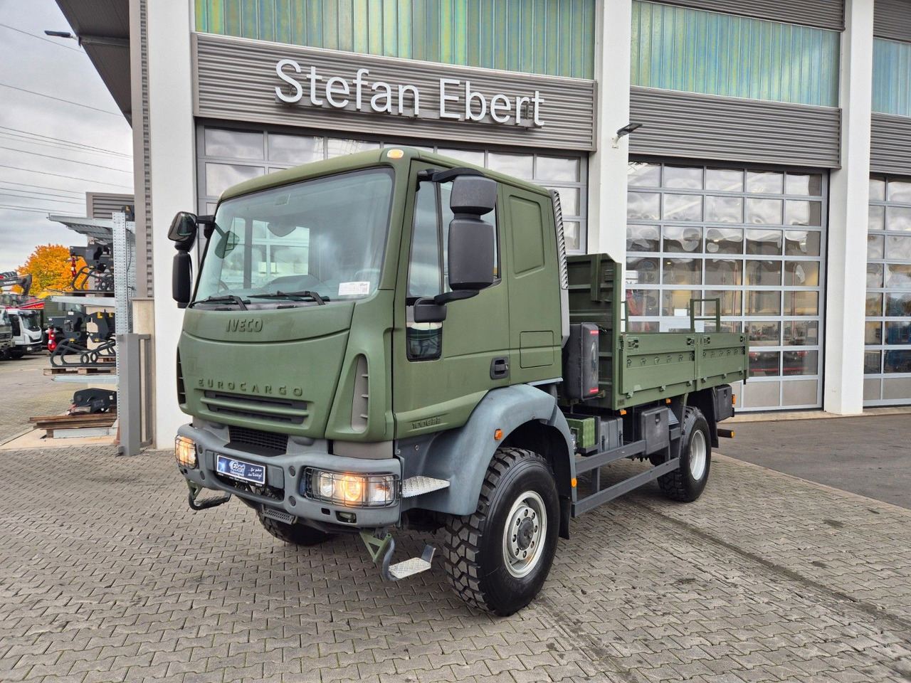 Iveco Eurocargo ML100E22WM-BW 4x4 Pritsche L-Haus Bett - Dropside/ Flatbed truck: picture 1 Iveco Eurocargo ML100E22WM-BW 4x4 Pritsche L-Haus Bett - Dropside/ Flatbed truck: picture 1