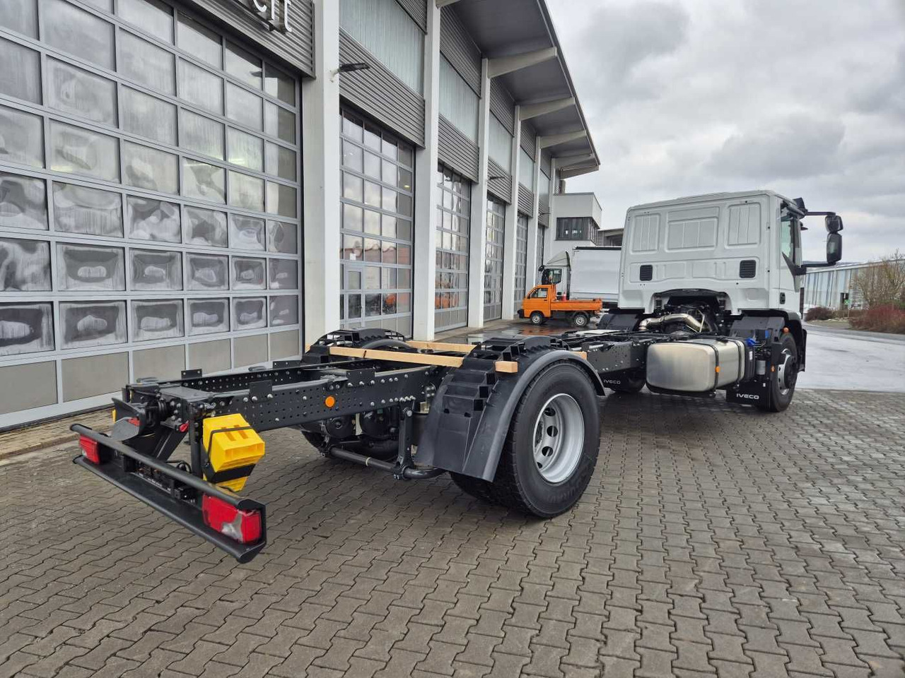 New Cab chassis truck Iveco Eurocargo ML180E28/P 4x2 ZF-Automatik 8AP 3Stück: picture 9