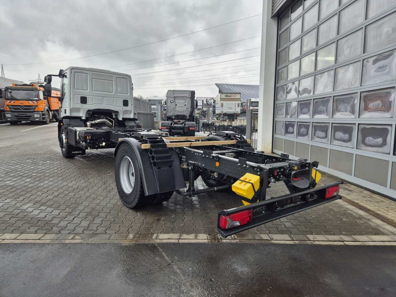 New Cab chassis truck Iveco Eurocargo ML180E28/P 4x2 ZF-Automatik 8AP 3Stück: picture 7