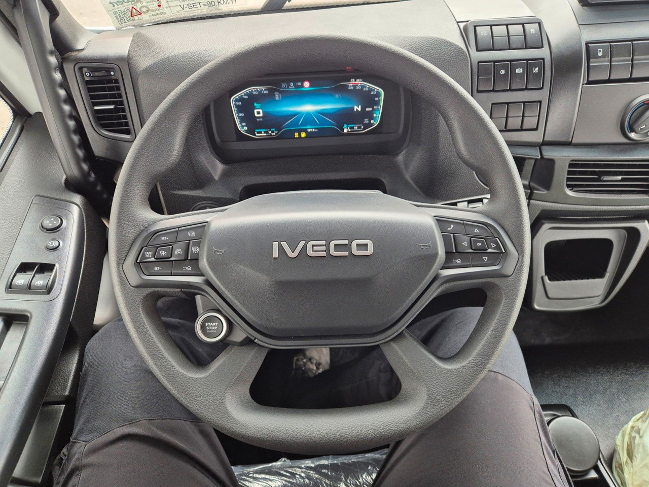 Lease a  Iveco Eurocargo ML80E21 Meiller Kipper 2x AHK 3 Sitze Iveco Eurocargo ML80E21 Meiller Kipper 2x AHK 3 Sitze: picture 16 Lease a  Iveco Eurocargo ML80E21 Meiller Kipper 2x AHK 3 Sitze Iveco Eurocargo ML80E21 Meiller Kipper 2x AHK 3 Sitze: picture 16