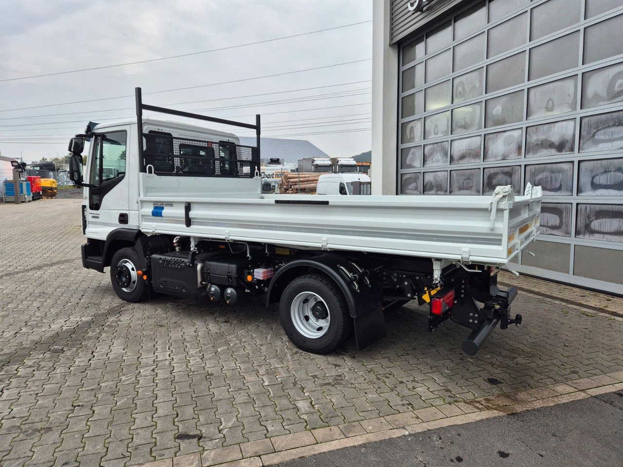 Lease a  Iveco Eurocargo ML80E21 Meiller Kipper 2x AHK 3 Sitze Iveco Eurocargo ML80E21 Meiller Kipper 2x AHK 3 Sitze: picture 29 Lease a  Iveco Eurocargo ML80E21 Meiller Kipper 2x AHK 3 Sitze Iveco Eurocargo ML80E21 Meiller Kipper 2x AHK 3 Sitze: picture 29