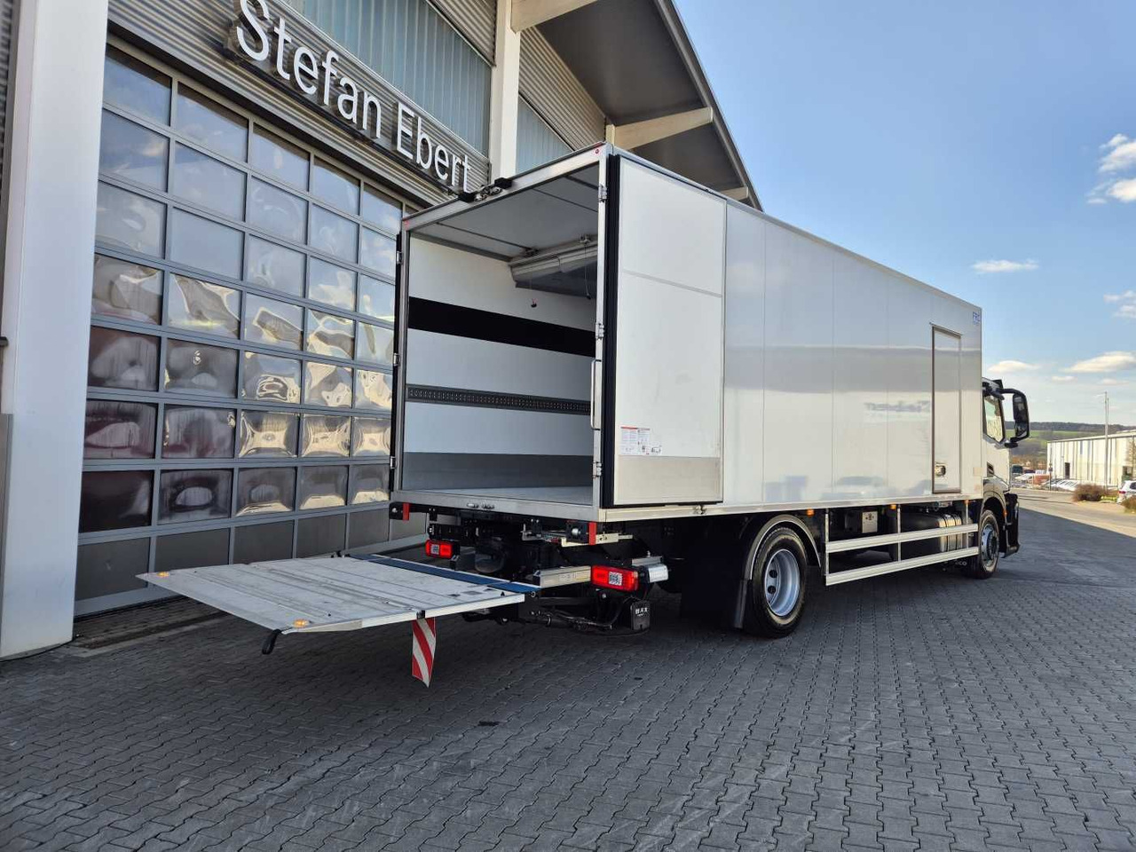 Refrigerator truck Iveco S-Way AD190S40/FP ThermoKing T-1200R LBW Tür AHK: picture 9