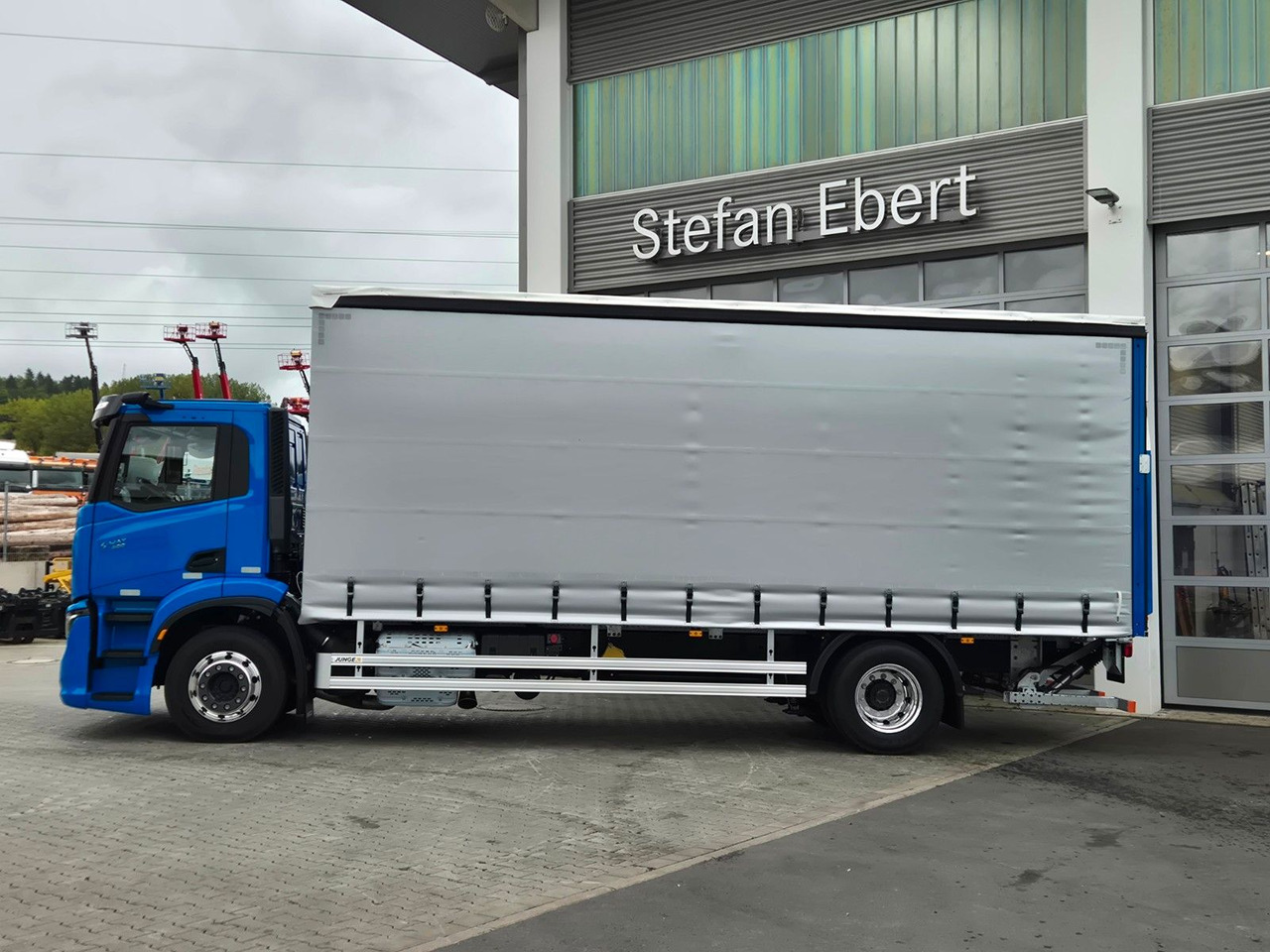 Iveco S-Way AD190S40/P Curtainsider *MirrorCam*LBW* - Curtainsider truck: picture 5 Iveco S-Way AD190S40/P Curtainsider *MirrorCam*LBW* - Curtainsider truck: picture 5