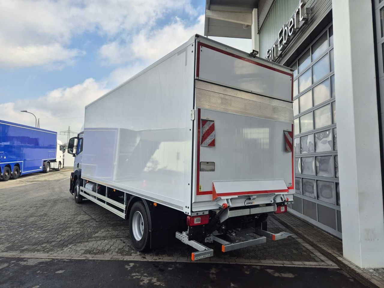 Box truck Iveco S Way AT190S40/P LBW Tür AHK Navi Bett: picture 6