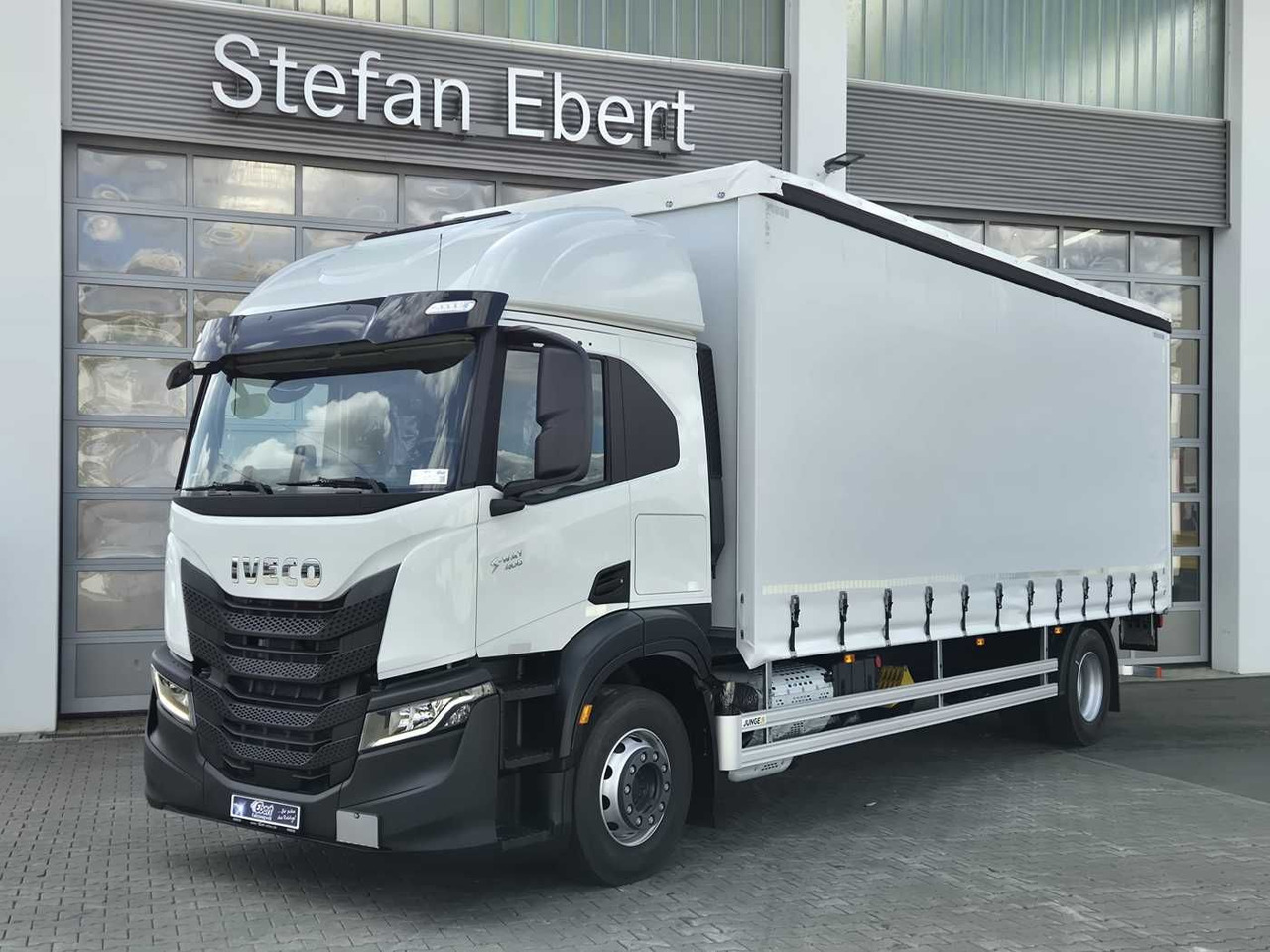 Iveco S-Way AT190S40/P Schiebeplanen LBW AHK Bett - Curtainsider truck: picture 1 Iveco S-Way AT190S40/P Schiebeplanen LBW AHK Bett - Curtainsider truck: picture 1