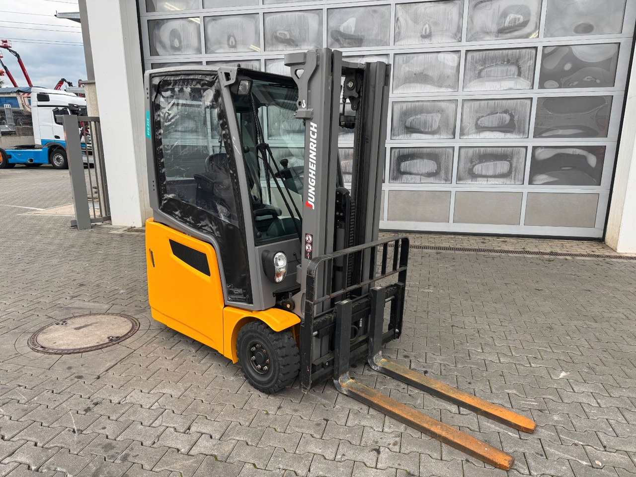 Jungheinrich EFG 215 / Triplex: 4.25m! / SS / 4.168h / 2024 - Electric forklift: picture 3 Jungheinrich EFG 215 / Triplex: 4.25m! / SS / 4.168h / 2024 - Electric forklift: picture 3