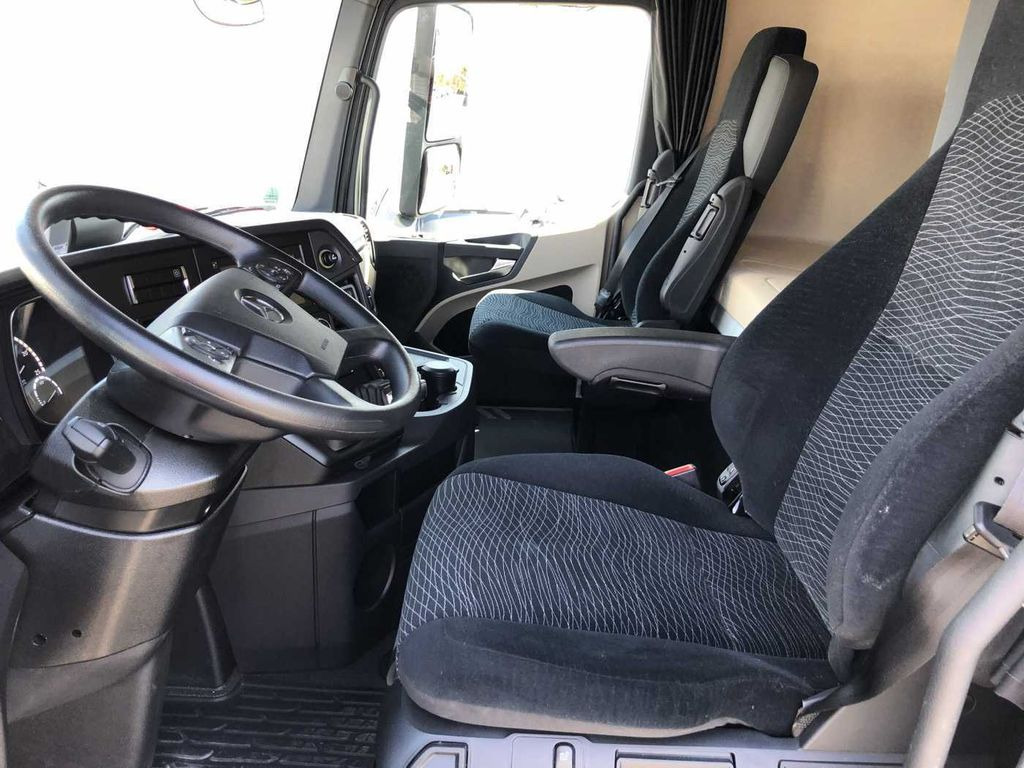 Interior photo 2: Lease a Mercedes-Benz Actros 2745 L 6x2 Baustoffpritsche+Kran Retarder Mercedes-Benz Actros 2745 L 6x2 Baustoffpritsche+Kran Retarder Mercedes-Benz Actros 2745 L 6x2 Baustoffpritsche+Kran Retarder Mercedes-Benz Actros 2745 L 6x2 Baustoffpritsche+Kran Retarder