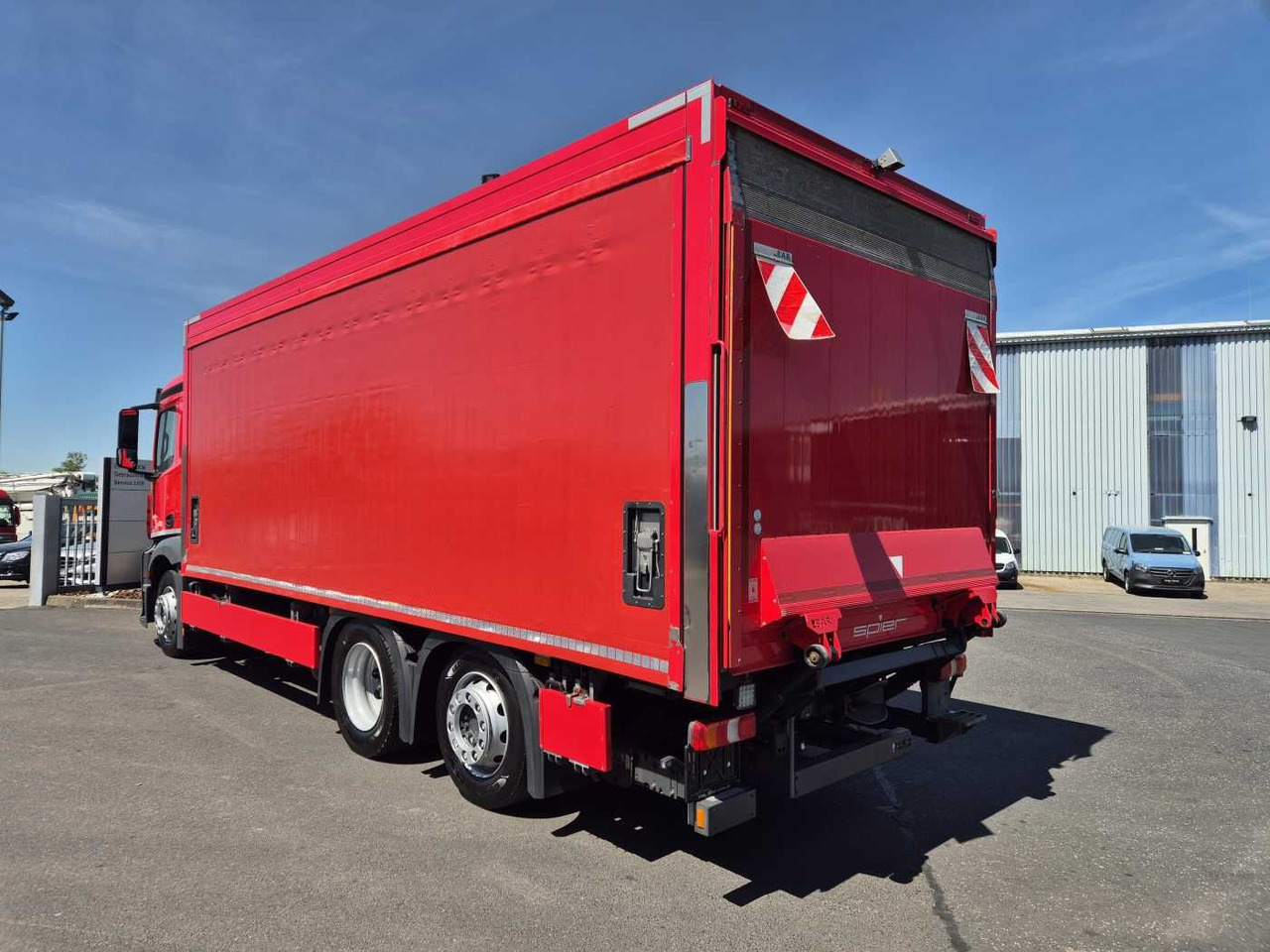 Beverage truck Mercedes-Benz Antos 2540 LnR 6x2 LBW Schiebeplanen AHK: picture 6