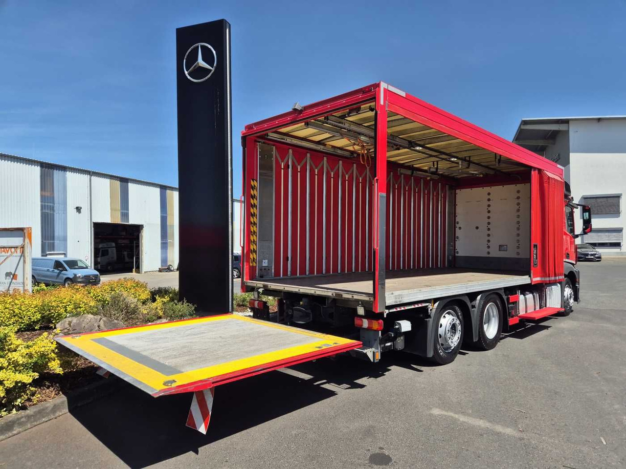 Beverage truck Mercedes-Benz Antos 2540 LnR 6x2 LBW Schiebeplanen AHK: picture 9