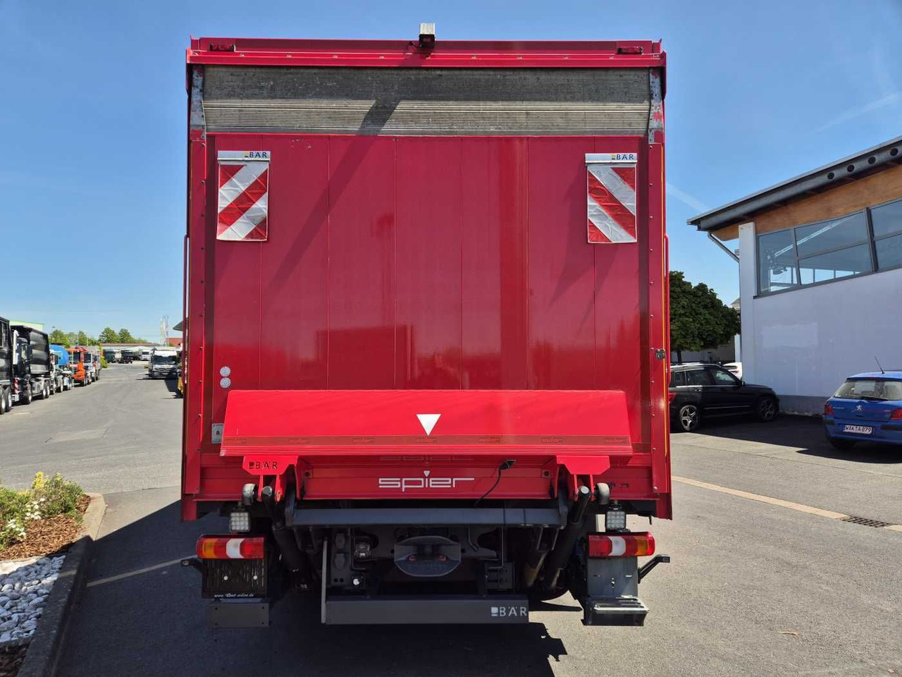Beverage truck Mercedes-Benz Antos 2540 LnR 6x2 LBW Schiebeplanen AHK: picture 7
