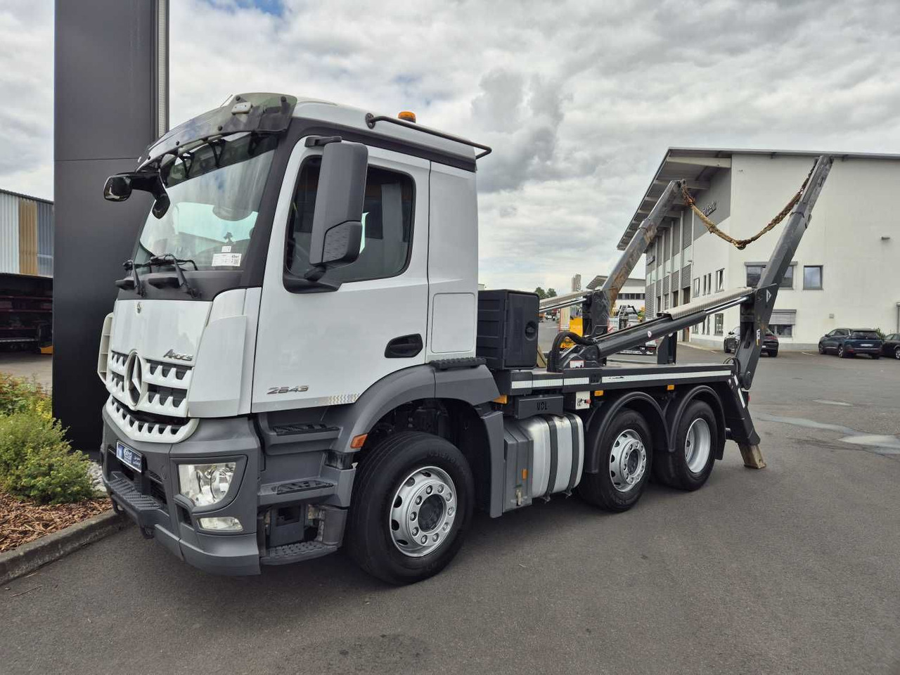 Mercedes-Benz Arocs 2643 L 6x2/4 VDL AHK Funk Vorlaufachse - Tipper: picture 2 Mercedes-Benz Arocs 2643 L 6x2/4 VDL AHK Funk Vorlaufachse - Tipper: picture 2