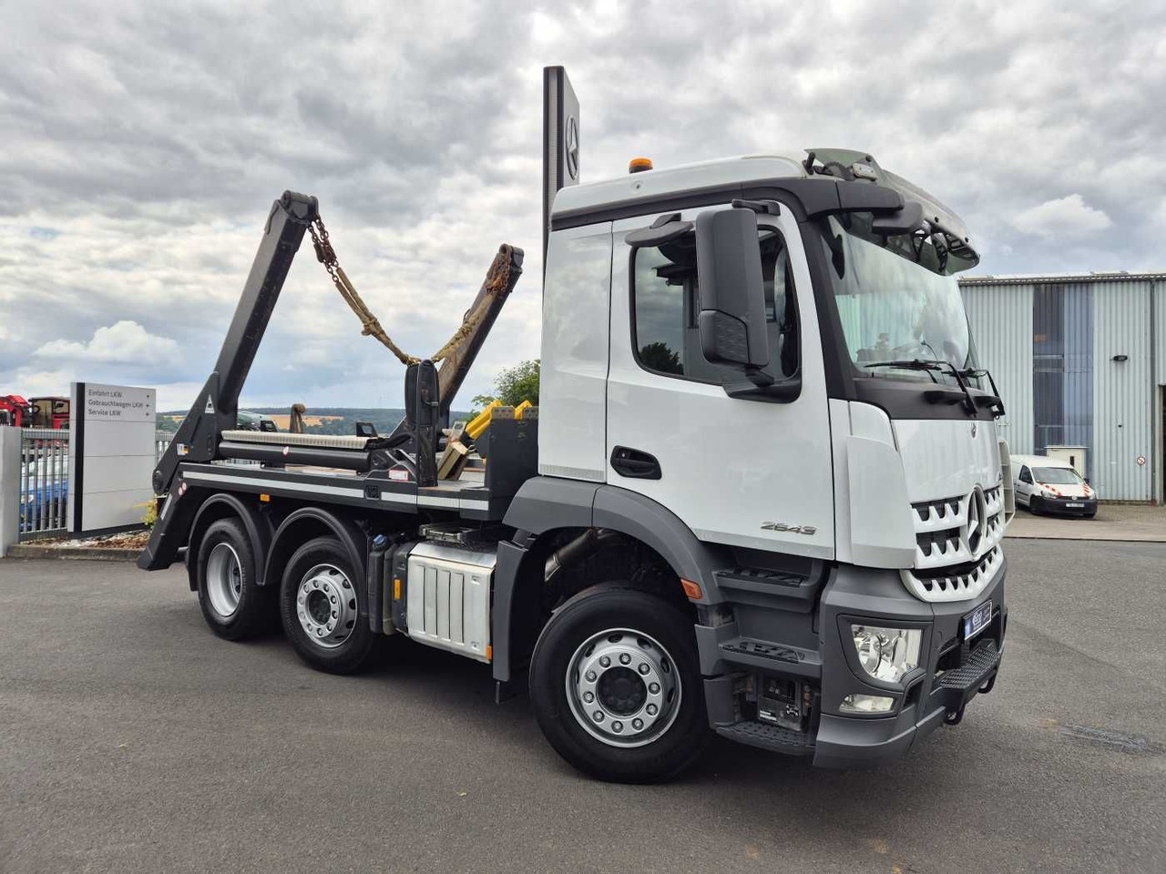 Mercedes-Benz Arocs 2643 L 6x2/4 VDL AHK Funk Vorlaufachse - Tipper: picture 3 Mercedes-Benz Arocs 2643 L 6x2/4 VDL AHK Funk Vorlaufachse - Tipper: picture 3