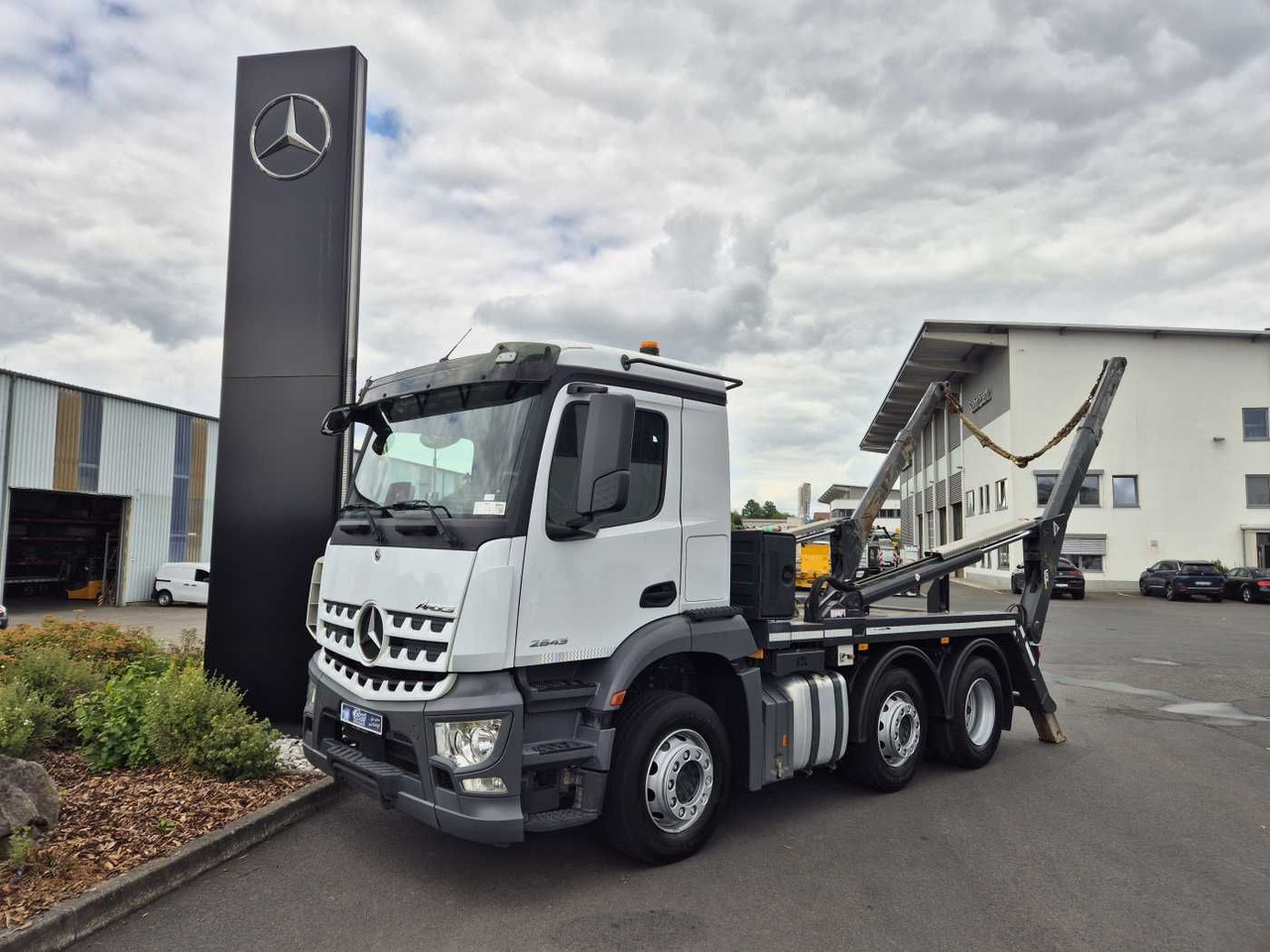 Mercedes-Benz Arocs 2643 L 6x2/4 VDL AHK Funk Vorlaufachse - Tipper: picture 1 Mercedes-Benz Arocs 2643 L 6x2/4 VDL AHK Funk Vorlaufachse - Tipper: picture 1