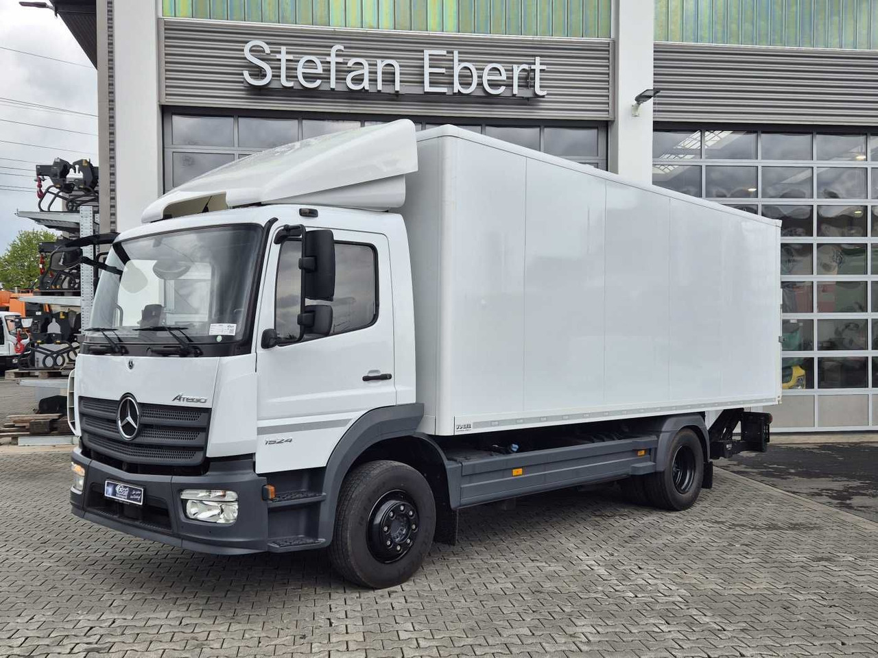 Mercedes-Benz Atego 1524 L LBW 1.500kg Klima Standheizung - Box truck: picture 1 Mercedes-Benz Atego 1524 L LBW 1.500kg Klima Standheizung - Box truck: picture 1