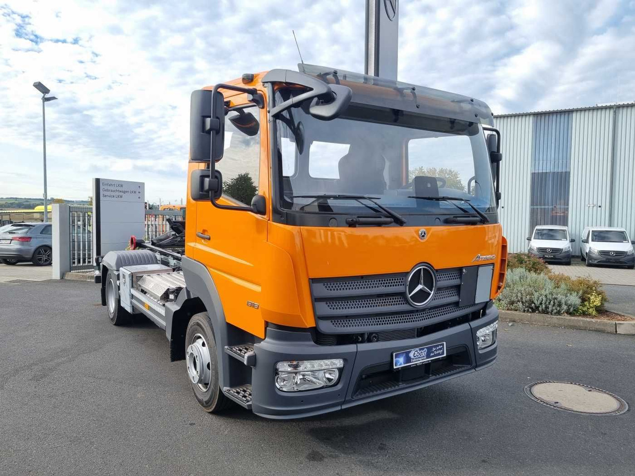 Mercedes-Benz Atego 818 K 4x2 HIAB XR5S3650 AHK Klima - Hook lift truck: picture 3 Mercedes-Benz Atego 818 K 4x2 HIAB XR5S3650 AHK Klima - Hook lift truck: picture 3
