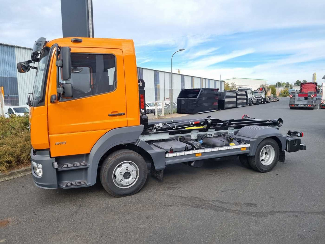Mercedes-Benz Atego 818 K 4x2 HIAB XR5S3650 AHK Klima - Hook lift truck: picture 4 Mercedes-Benz Atego 818 K 4x2 HIAB XR5S3650 AHK Klima - Hook lift truck: picture 4