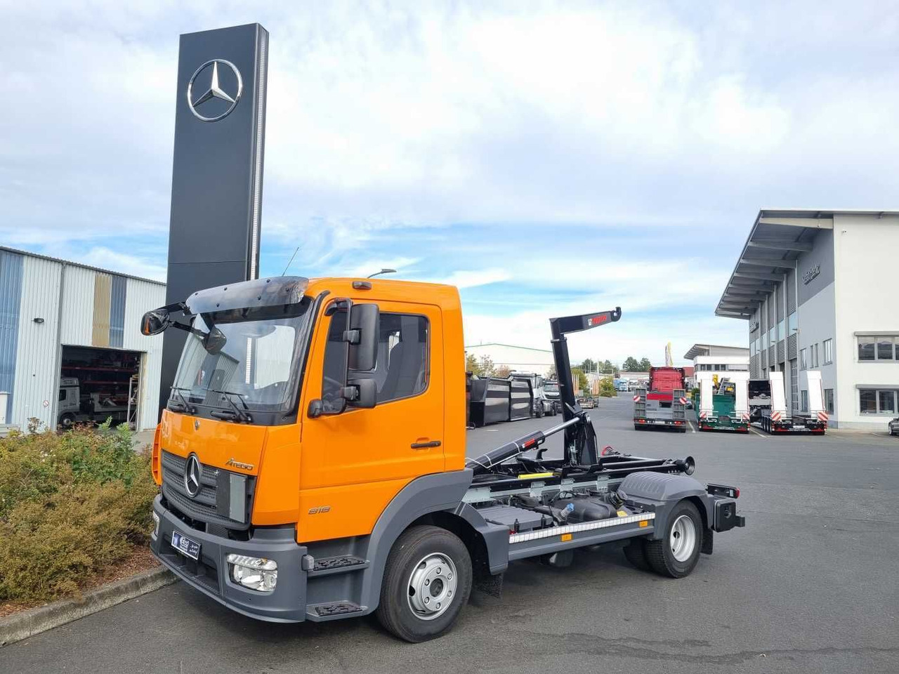 Mercedes-Benz Atego 818 K 4x2 HIAB XR5S3650 AHK Klima - Hook lift truck: picture 1 Mercedes-Benz Atego 818 K 4x2 HIAB XR5S3650 AHK Klima - Hook lift truck: picture 1