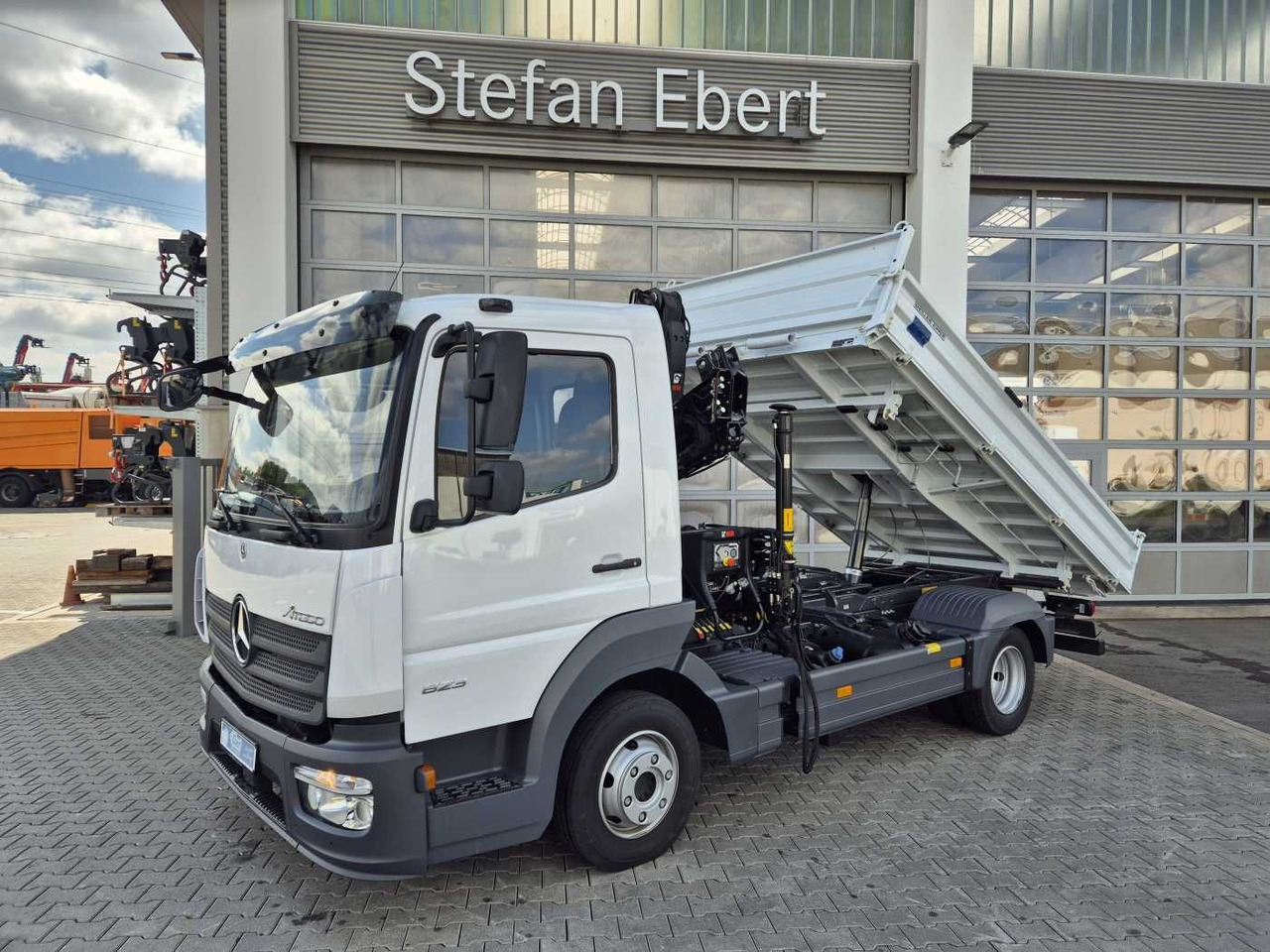 Mercedes-Benz Atego 823 KK Kipper+Kran+Funk+Greifersteuerung - Tipper van: picture 1 Mercedes-Benz Atego 823 KK Kipper+Kran+Funk+Greifersteuerung - Tipper van: picture 1