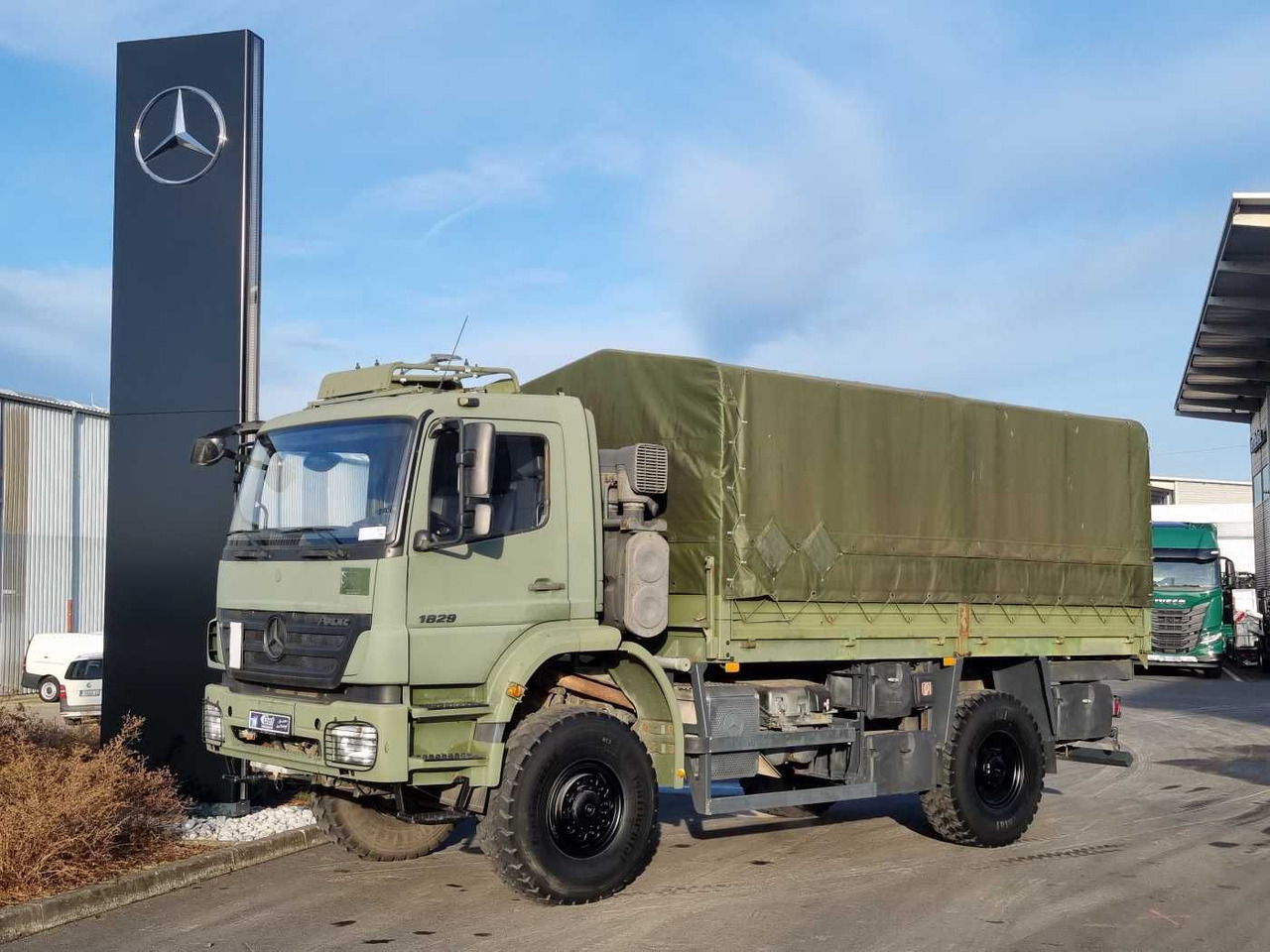 Mercedes-Benz Axor 1829 A 4x4 Pritsche/Plane 10 Stück - Curtainsider truck: picture 3 Mercedes-Benz Axor 1829 A 4x4 Pritsche/Plane 10 Stück - Curtainsider truck: picture 3