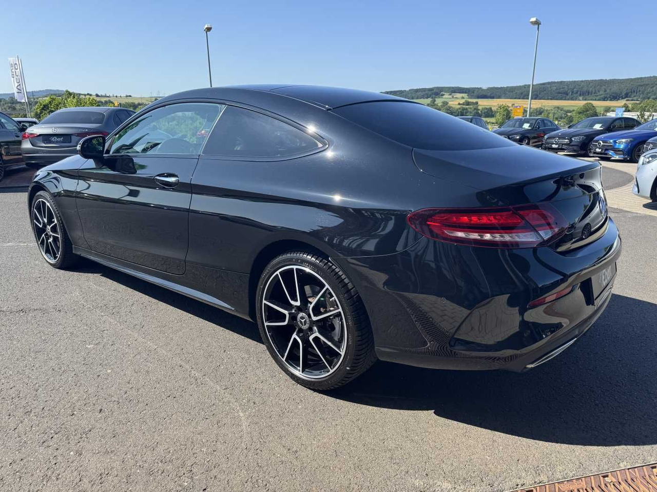 Mercedes-Benz C 400 4M AMG Coupe Pano+Burm+Distr+Memory+360 - Car: picture 3 Mercedes-Benz C 400 4M AMG Coupe Pano+Burm+Distr+Memory+360 - Car: picture 3
