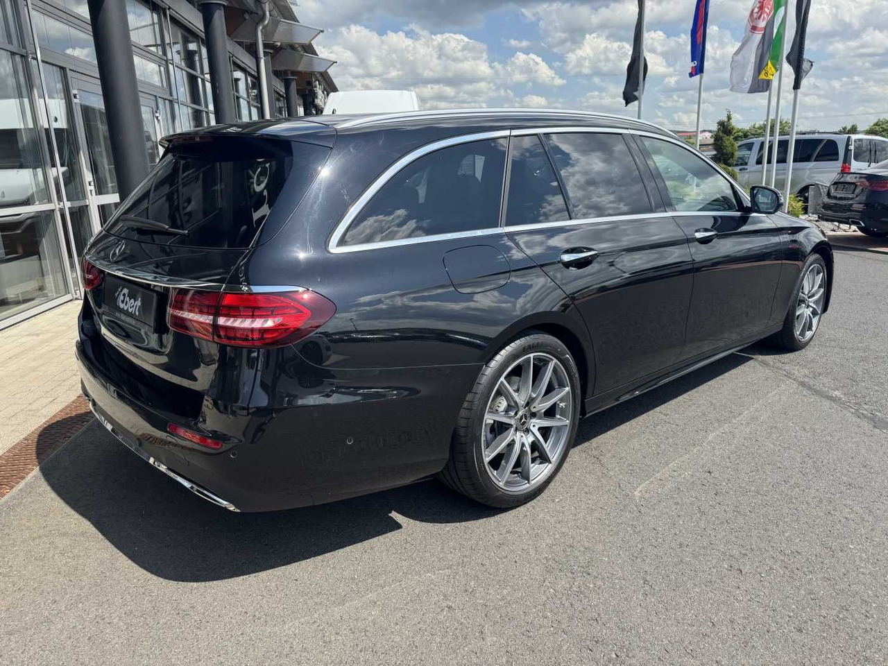 Mercedes-Benz E 220d AMG+Pano+Burm+Distr+Memory+AHK+360 - Car: picture 4 Mercedes-Benz E 220d AMG+Pano+Burm+Distr+Memory+AHK+360 - Car: picture 4