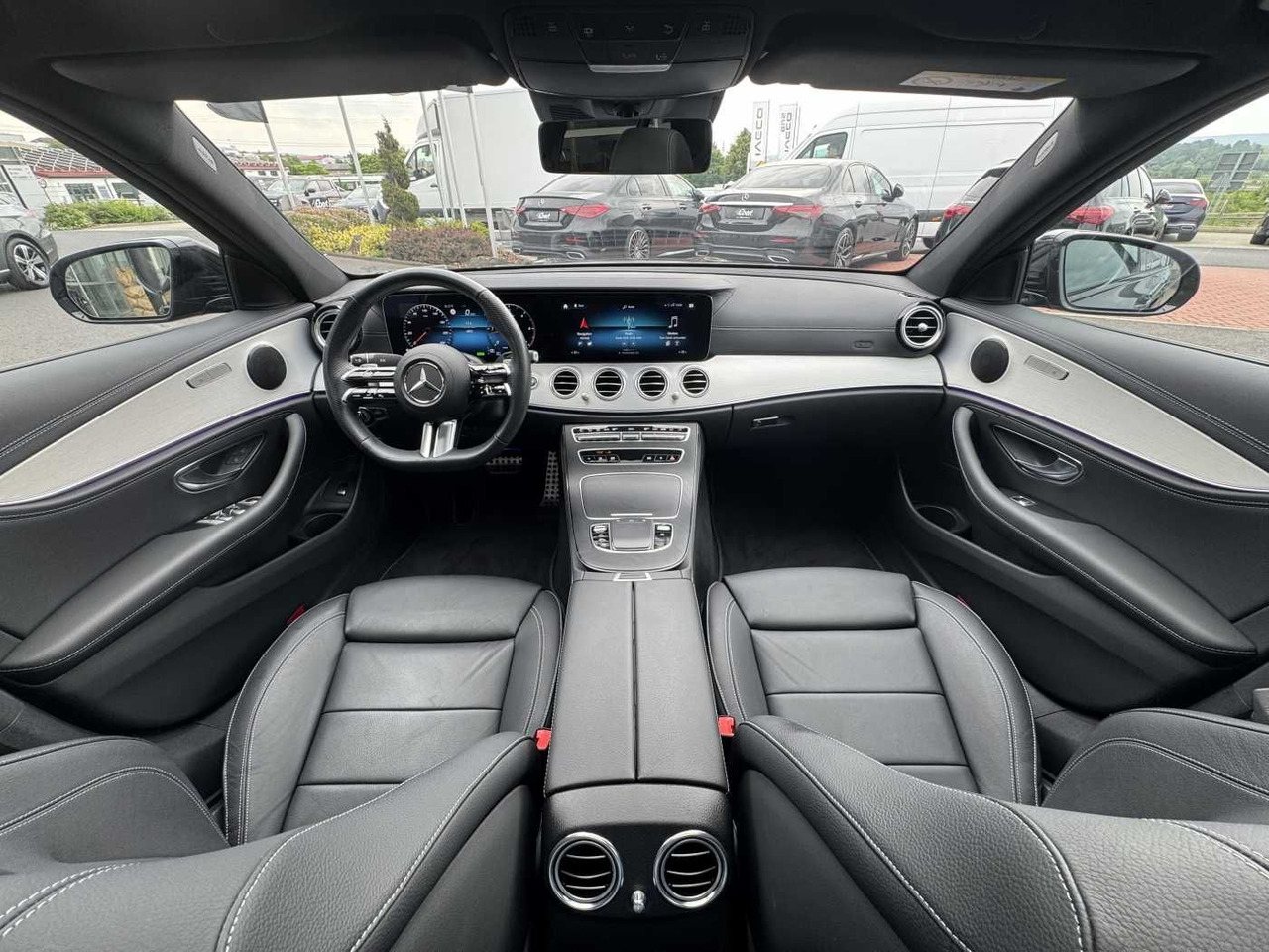 Sedan Mercedes-Benz E 220d AMG+Pano+Distr+Multibeam+RFK+Night: picture 11
