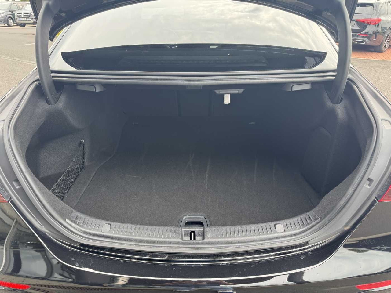 Sedan Mercedes-Benz E 220d AMG+Pano+Distr+Multibeam+RFK+Night: picture 7
