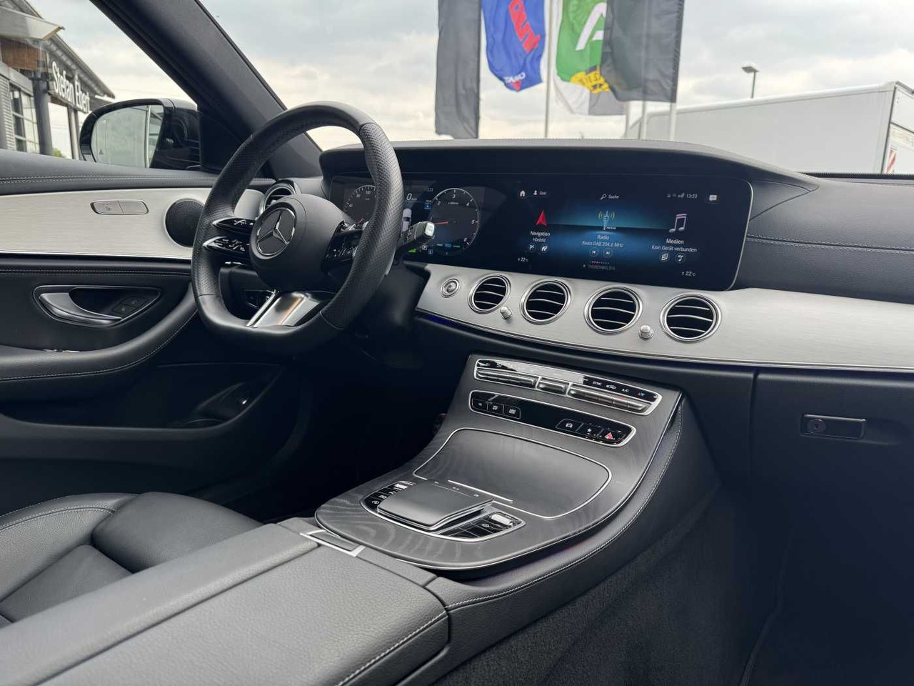 Sedan Mercedes-Benz E 220d AMG+Pano+Distr+Multibeam+RFK+Night: picture 12