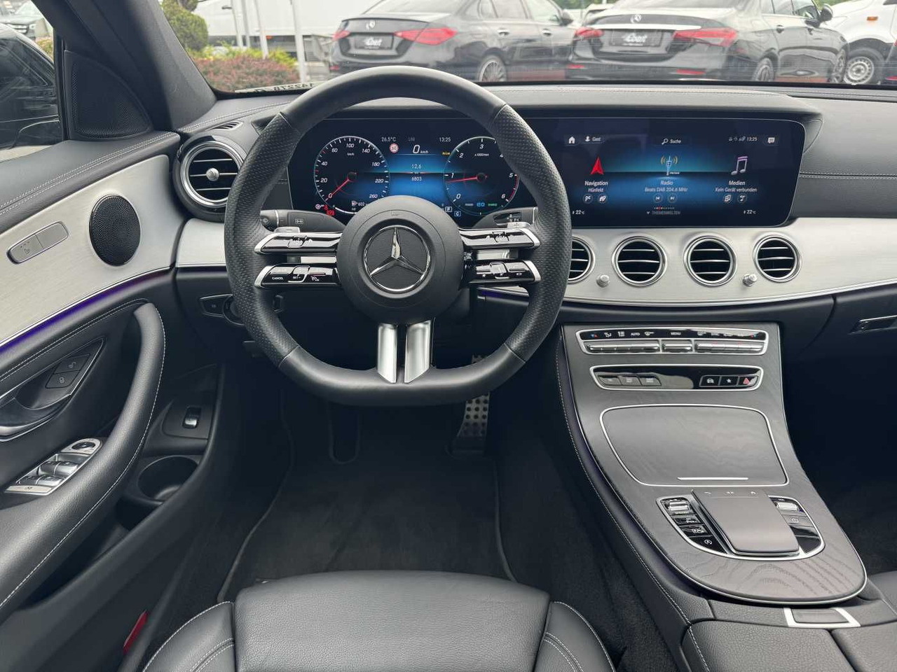 Sedan Mercedes-Benz E 220d AMG+Pano+Distr+Multibeam+RFK+Night: picture 10