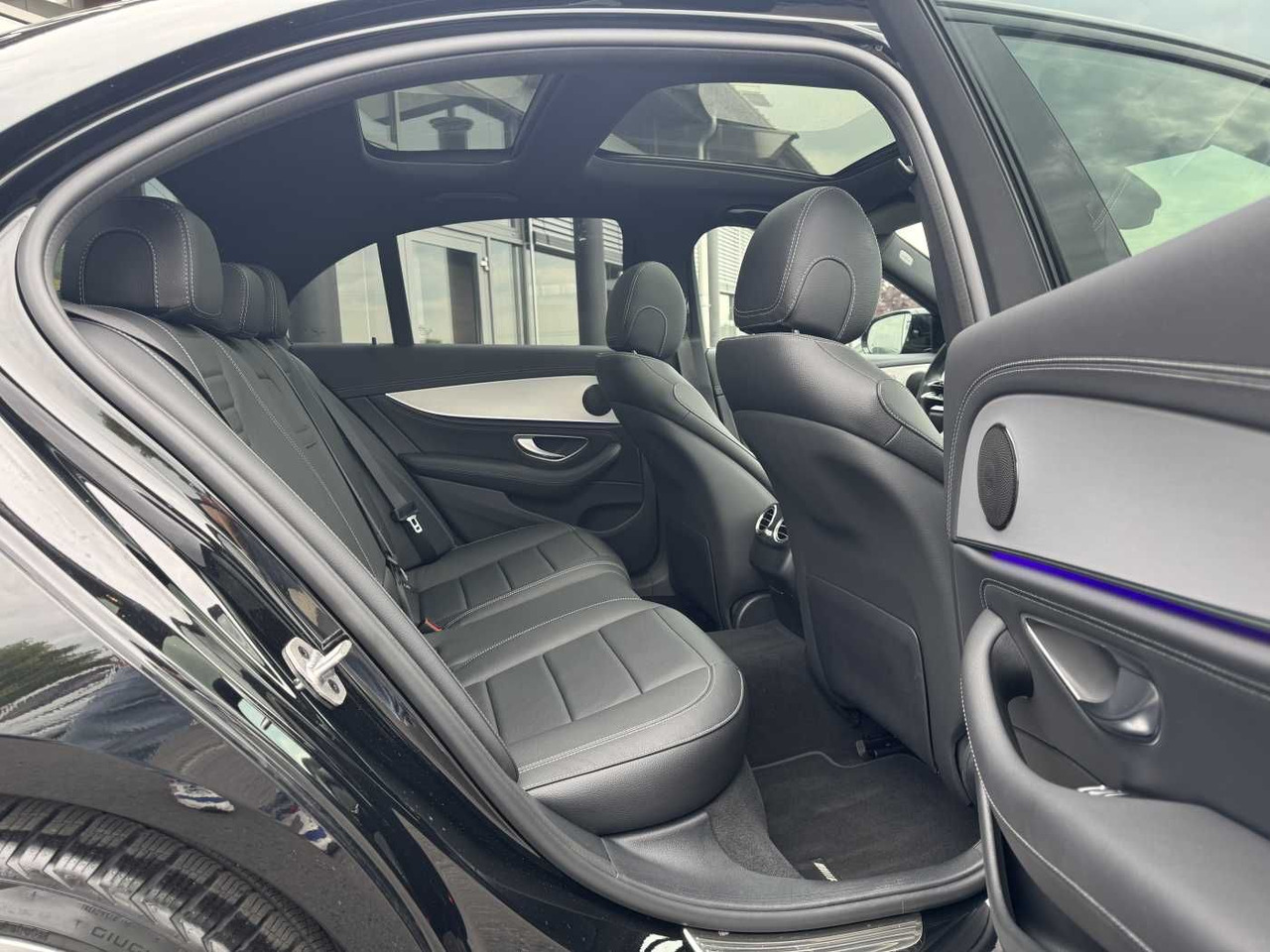 Sedan Mercedes-Benz E 220d AMG+Pano+Distr+Multibeam+RFK+Night: picture 6