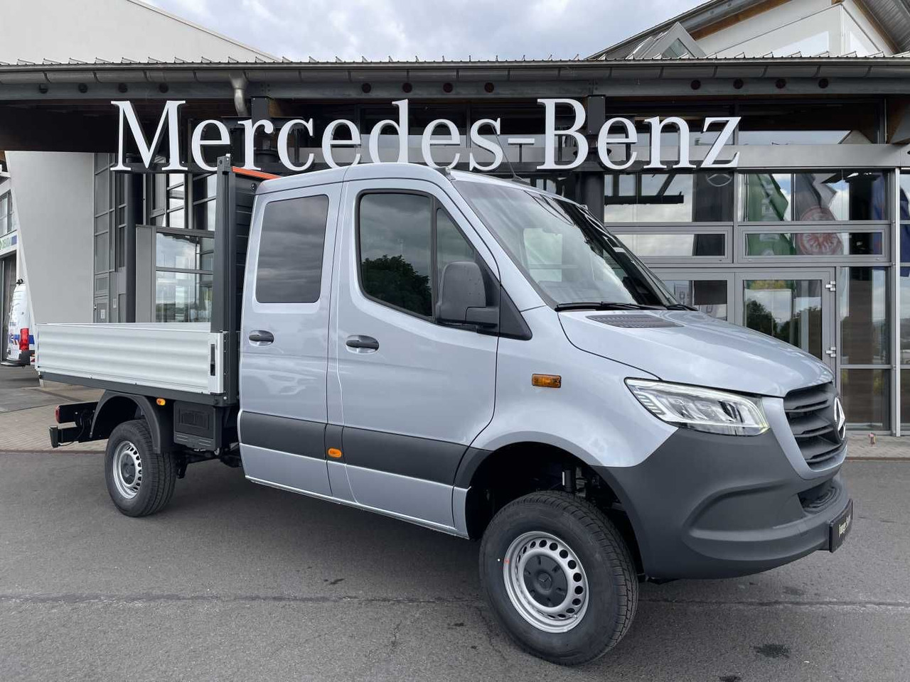 Mercedes-Benz Sprinter 319 CDI 4x4 DoKa Klima Stdheiz AHK LED - Curtain side van: picture 1 Mercedes-Benz Sprinter 319 CDI 4x4 DoKa Klima Stdheiz AHK LED - Curtain side van: picture 1