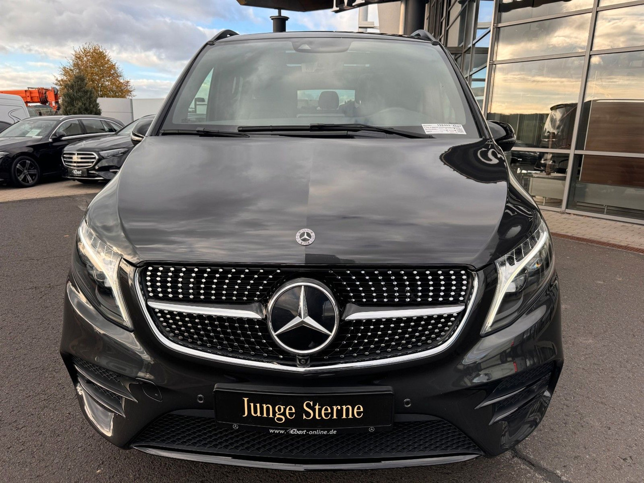 Mercedes-Benz V 300 d 4MATIC AVA ED AMG DISTR Stdh AHK2,5 PANO - Station wagon: picture 2 Mercedes-Benz V 300 d 4MATIC AVA ED AMG DISTR Stdh AHK2,5 PANO - Station wagon: picture 2