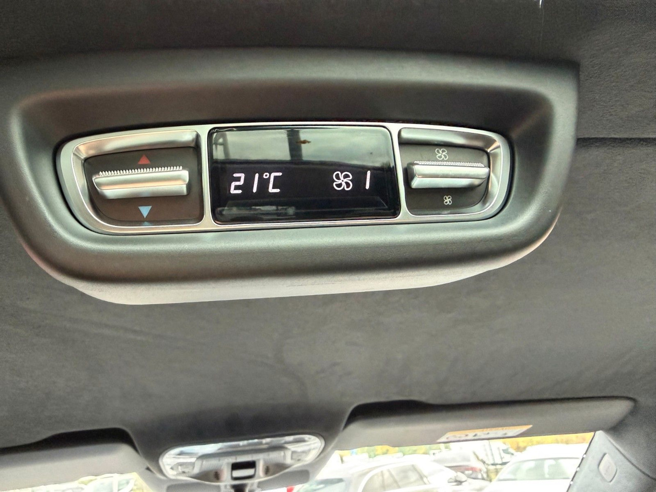 Passenger van Mercedes-Benz V 300 d 4MATIC EXCLUSIVE AMG Panorama Standheiz: picture 25 Passenger van Mercedes-Benz V 300 d 4MATIC EXCLUSIVE AMG Panorama Standheiz: picture 25