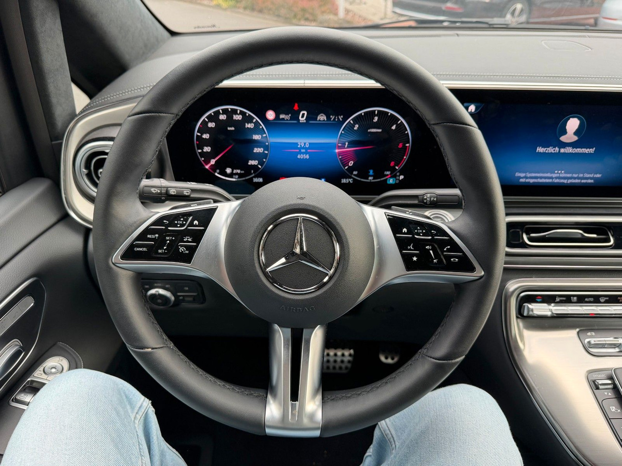 Passenger van Mercedes-Benz V 300 d 4MATIC EXCLUSIVE AMG Panorama Standheiz: picture 14 Passenger van Mercedes-Benz V 300 d 4MATIC EXCLUSIVE AMG Panorama Standheiz: picture 14