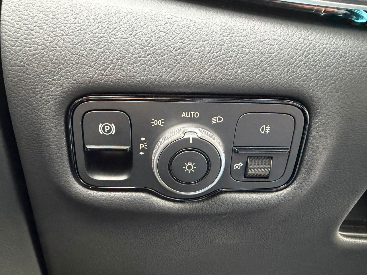 Passenger van Mercedes-Benz V 300 d 4MATIC EXCLUSIVE AMG Panorama Standheiz: picture 23 Passenger van Mercedes-Benz V 300 d 4MATIC EXCLUSIVE AMG Panorama Standheiz: picture 23