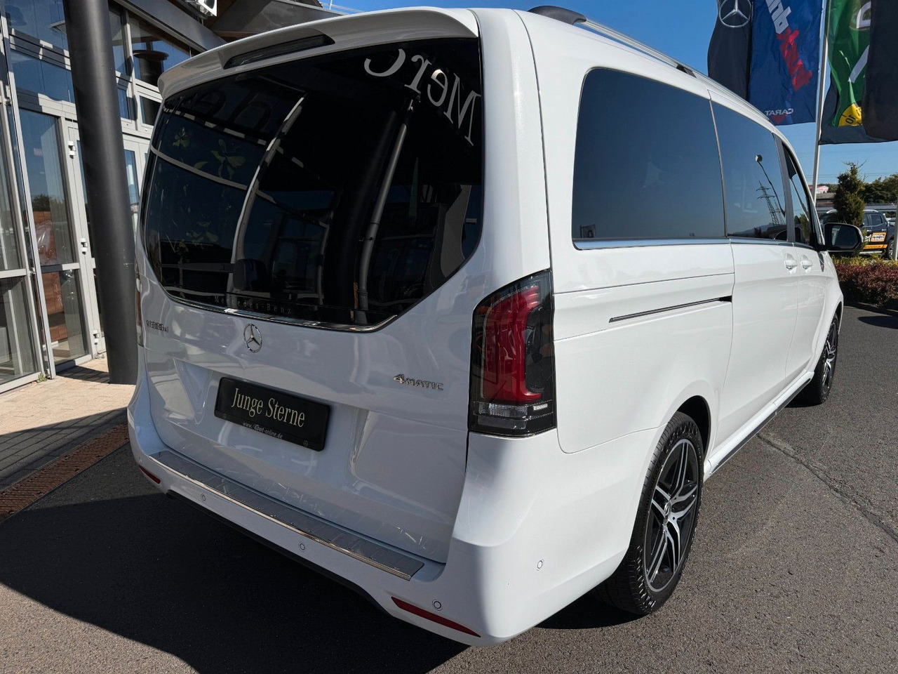 Mercedes-Benz V 300 d 4MATIC EXCLUSIVE AMG Tische AHK2,5to - Passenger van: picture 4 Mercedes-Benz V 300 d 4MATIC EXCLUSIVE AMG Tische AHK2,5to - Passenger van: picture 4