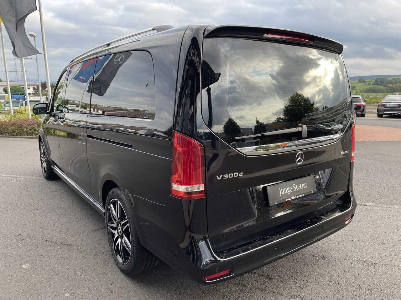 Mercedes-Benz V 300 d AVA 4MATIC AMG Kühlschrank AIRMATIC - Passenger van: picture 3 Mercedes-Benz V 300 d AVA 4MATIC AMG Kühlschrank AIRMATIC - Passenger van: picture 3