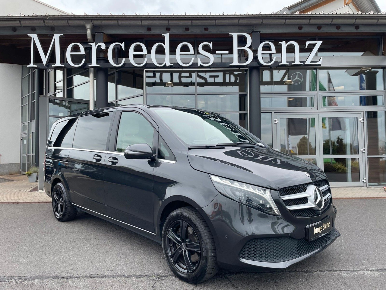 Mercedes-Benz V 300 d AVA ED 4MATIC Sitzklima Burmester 6Sitze - Passenger van: picture 1 Mercedes-Benz V 300 d AVA ED 4MATIC Sitzklima Burmester 6Sitze - Passenger van: picture 1