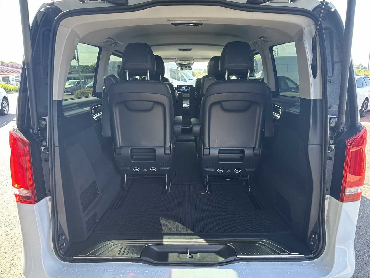 Lease a Mercedes-Benz V 300 d AVA ED 6Sitze Burmester 360Kamera el Tür Mercedes-Benz V 300 d AVA ED 6Sitze Burmester 360Kamera el Tür: picture 6 Lease a Mercedes-Benz V 300 d AVA ED 6Sitze Burmester 360Kamera el Tür Mercedes-Benz V 300 d AVA ED 6Sitze Burmester 360Kamera el Tür: picture 6