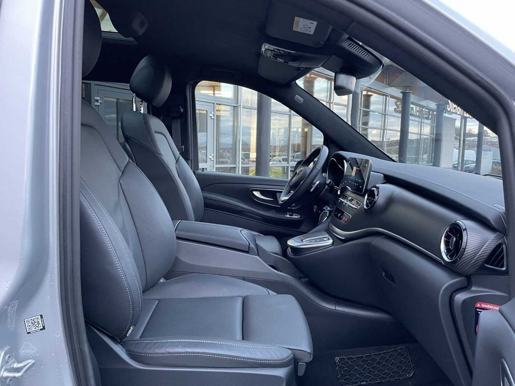 Minibus, Passenger van Mercedes-Benz V 300 d EXCLUSIVE ED AMG Panorama AHK2,5 DISTRON: picture 10