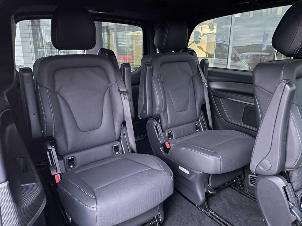 Minibus, Passenger van Mercedes-Benz V 300 d EXCLUSIVE ED AMG Panorama AHK2,5 DISTRON: picture 8