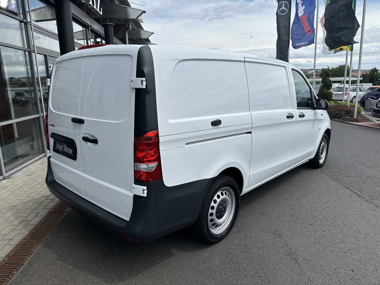 Mercedes-Benz eVito 112 Klima Kamera Navi SHZ Tempomat - Small van, Electric van: picture 4 Mercedes-Benz eVito 112 Klima Kamera Navi SHZ Tempomat - Small van, Electric van: picture 4
