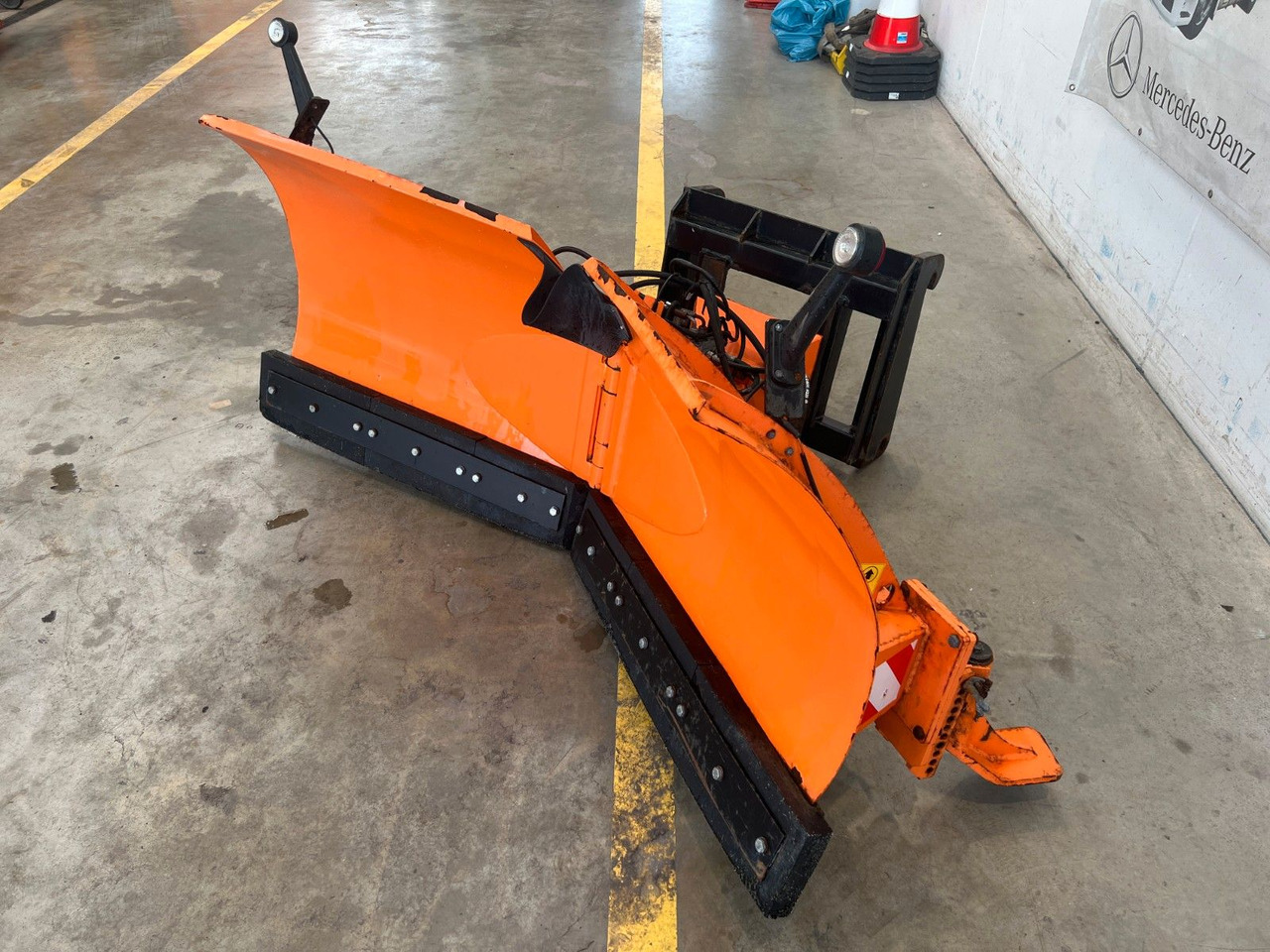 Lease a Pronar PU-1700 Schneeschild / 2011 / 1.930 mm Pronar PU-1700 Schneeschild / 2011 / 1.930 mm: picture 7 Lease a Pronar PU-1700 Schneeschild / 2011 / 1.930 mm Pronar PU-1700 Schneeschild / 2011 / 1.930 mm: picture 7