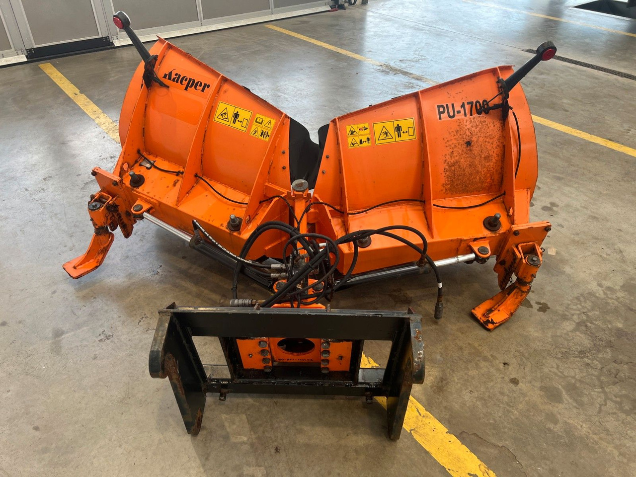 Lease a Pronar PU-1700 Schneeschild / 2011 / 1.930 mm Pronar PU-1700 Schneeschild / 2011 / 1.930 mm: picture 6 Lease a Pronar PU-1700 Schneeschild / 2011 / 1.930 mm Pronar PU-1700 Schneeschild / 2011 / 1.930 mm: picture 6