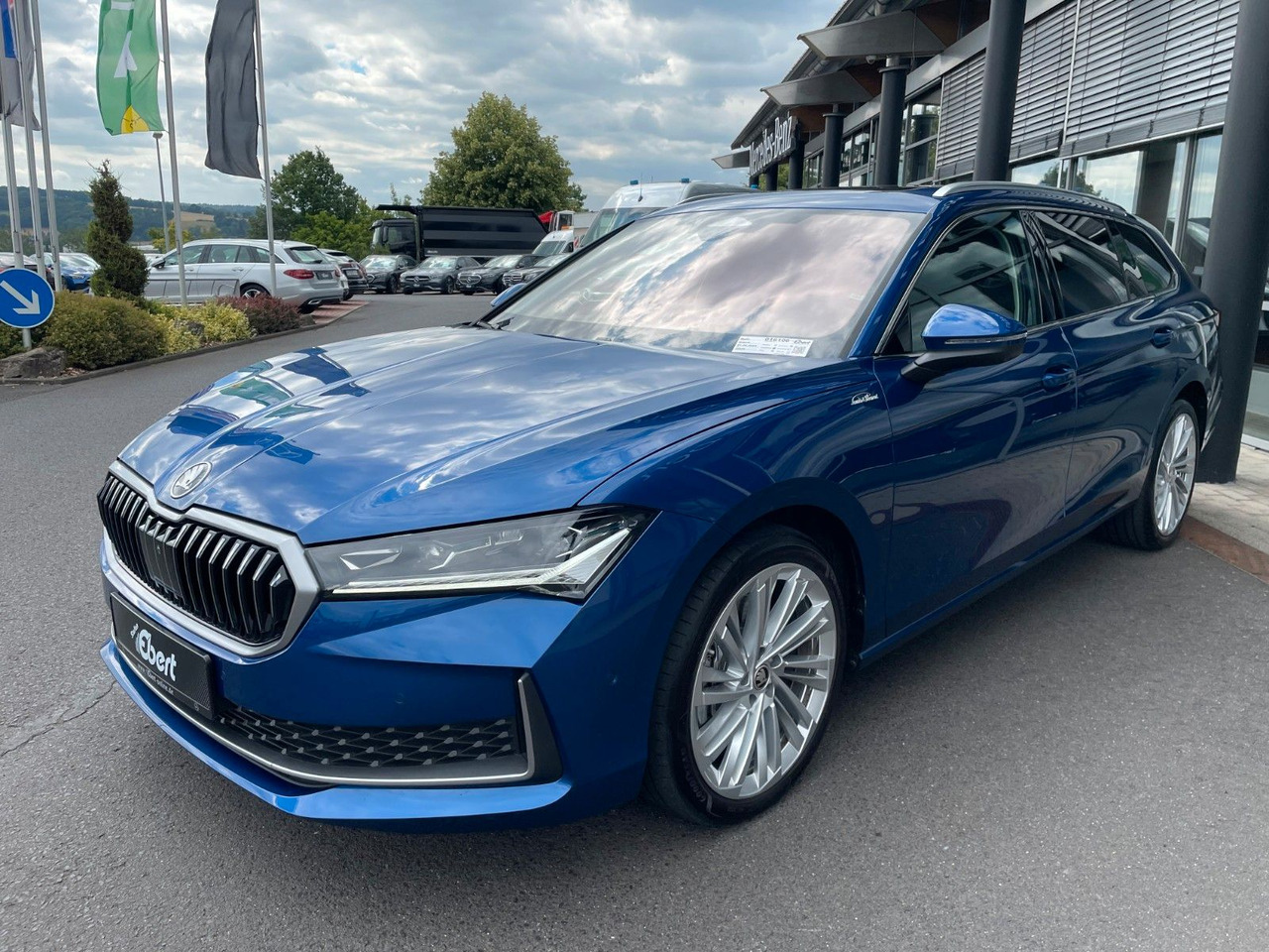 Skoda Superb Combi 2.0 TDI 4x4 L&K HUD+360°+AHK+Pano - Car: picture 2 Skoda Superb Combi 2.0 TDI 4x4 L&K HUD+360°+AHK+Pano - Car: picture 2